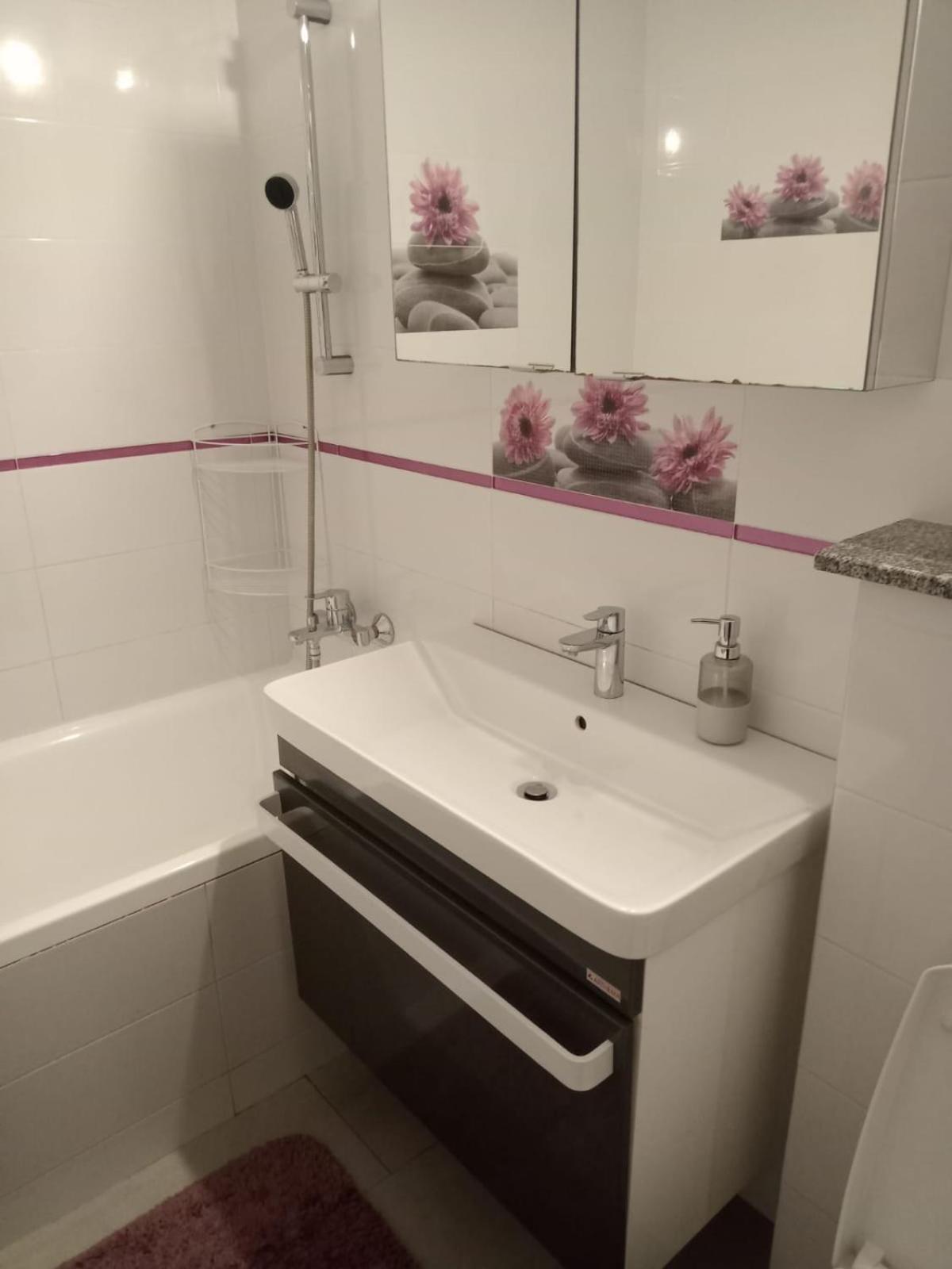 Penti Apartament Suceava Exterior foto